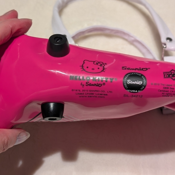 Hello Kitty Fuchsia and White Mini Bag. - Picture 4 of 4
